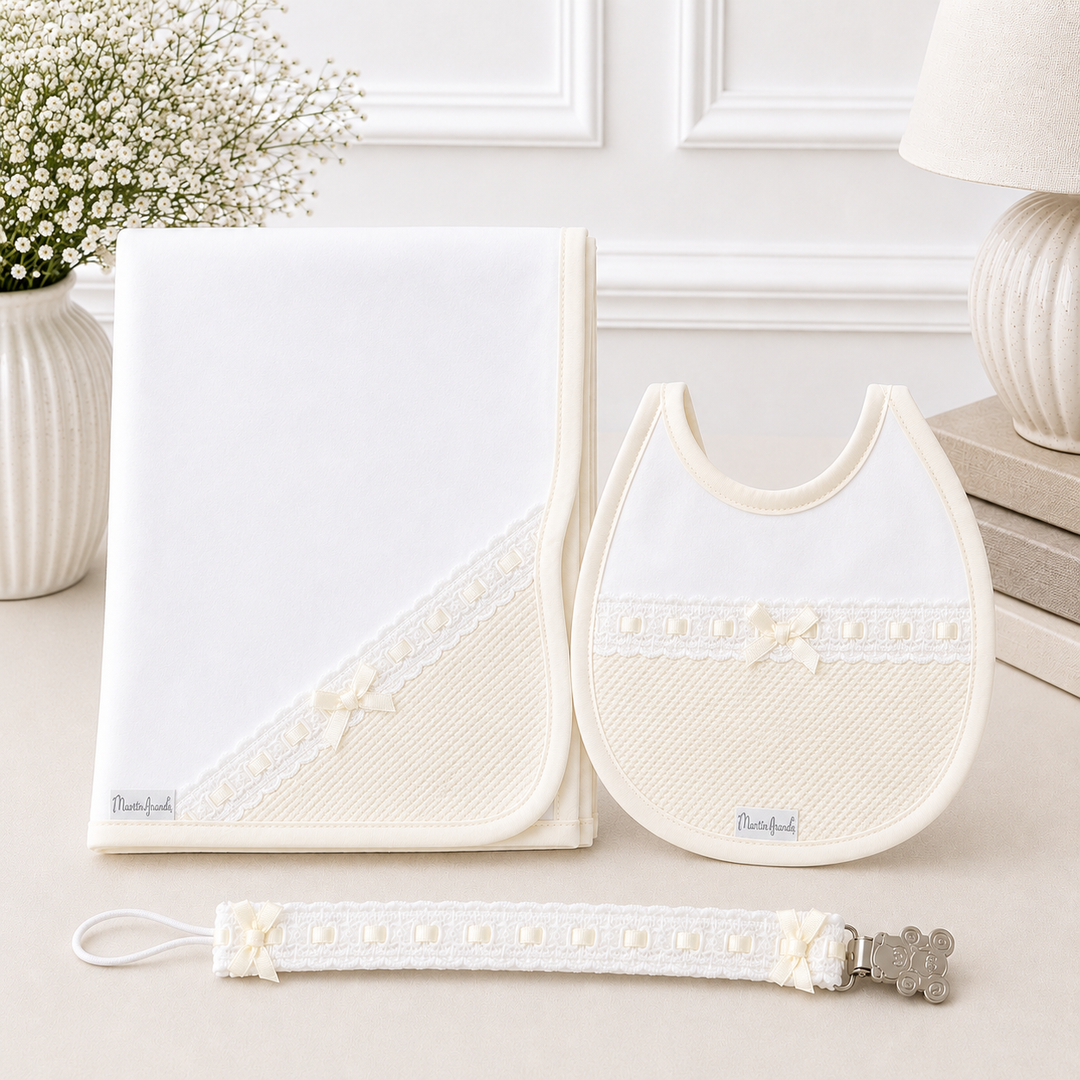 BABY BIB BLANKET & DUMMY CLIP CREAM SET F12