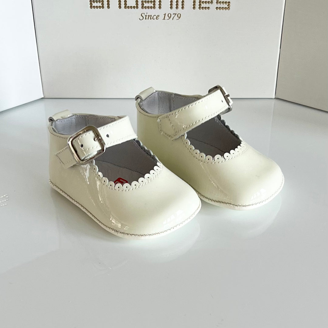 Andanines Girls Cream Patent Leather Pram Shoes 172901CR